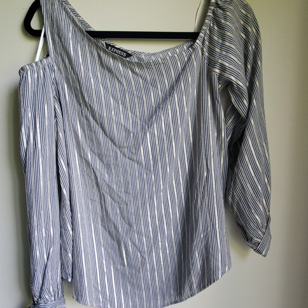 Express Blouse - Picture 2 of 7